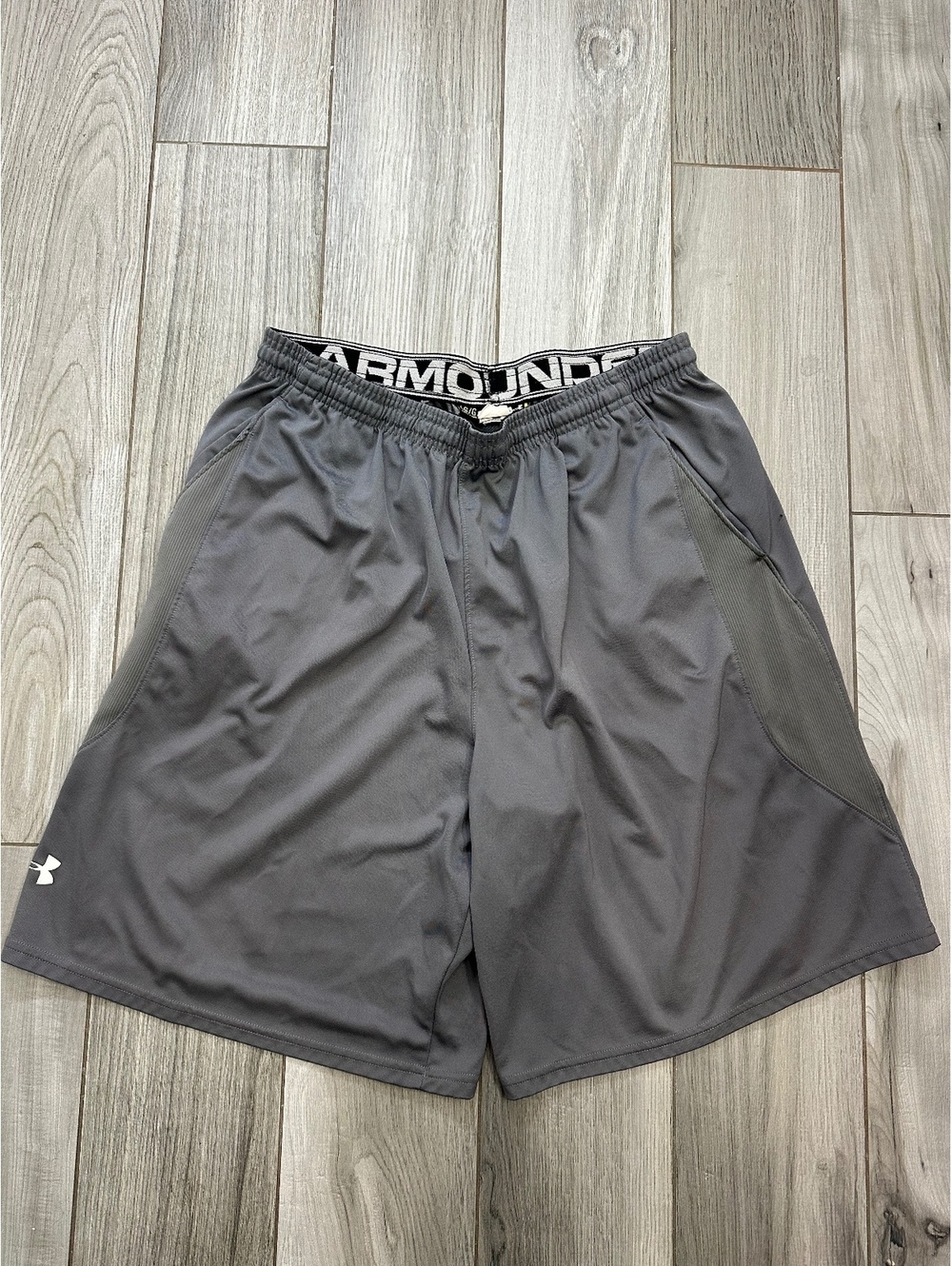 Under Armour Men's Athletic Gray Shorts Large